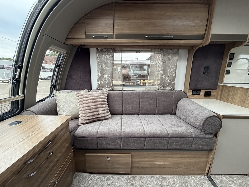 Bailey Unicorn Deluxe Madrid 2026 Caravan - Large 20