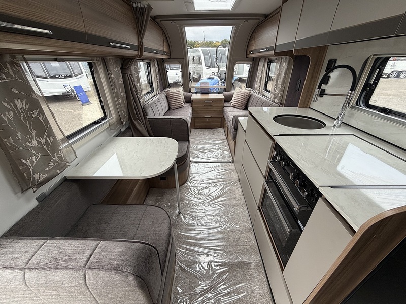 Bailey Unicorn Deluxe Madrid 2026 Caravan - Large 6