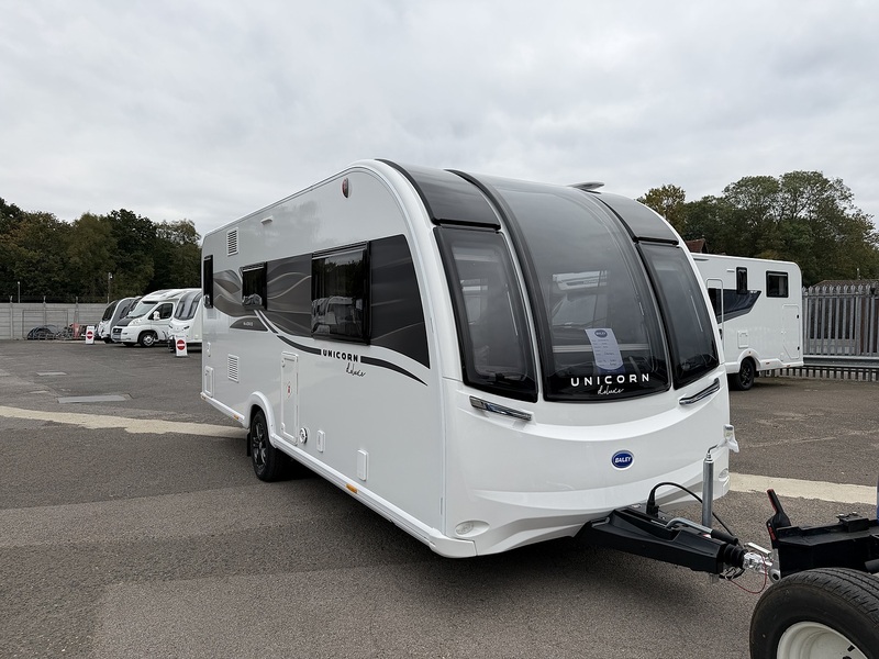 Bailey Unicorn Deluxe Madrid 2026 Caravan - Large 27