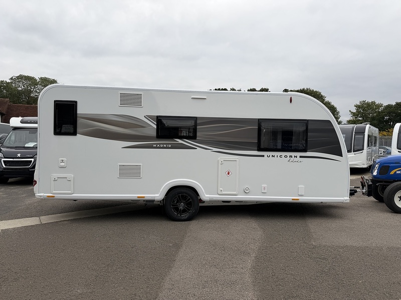 Bailey Unicorn Deluxe Madrid 2026 Caravan - Large 26