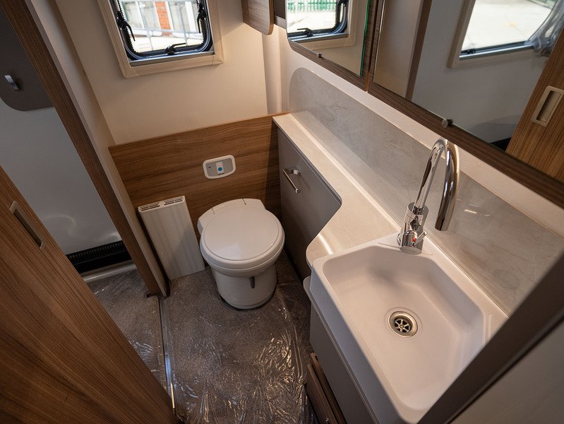 Bailey Unicorn Deluxe Vigo Caravan - N2185