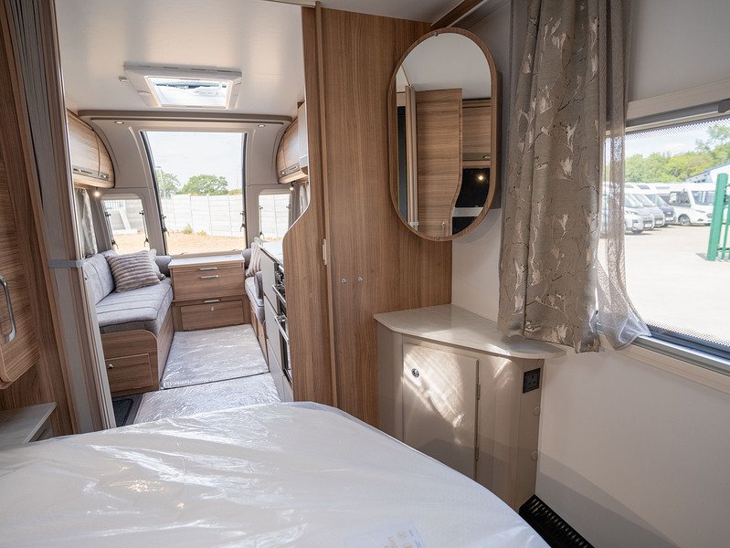 Bailey Unicorn Deluxe Vigo Caravan - N2185