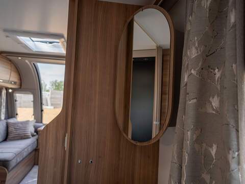 Bailey Unicorn Deluxe Vigo Caravan - N2185