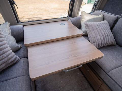 Bailey Unicorn Deluxe Vigo Caravan - N2185