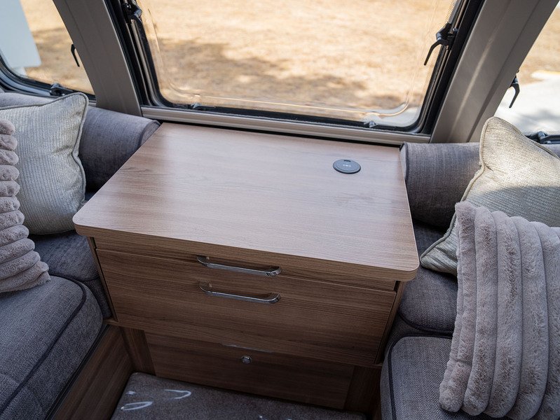 Bailey Unicorn Deluxe Vigo Caravan - N2185