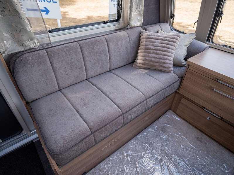 Bailey Unicorn Deluxe Vigo Caravan - N2185