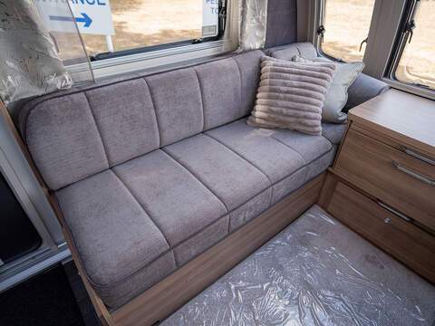 Bailey Unicorn Deluxe Vigo Caravan - N2185