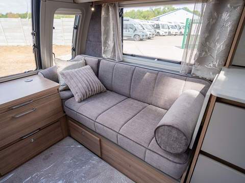 Bailey Unicorn Deluxe Vigo Caravan - N2185