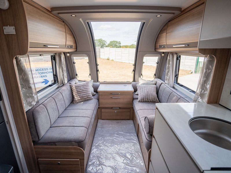 Bailey Unicorn Deluxe Vigo Caravan - N2185