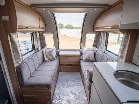 Bailey Unicorn Deluxe Vigo Caravan - N2185