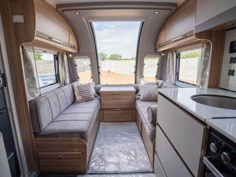 Bailey Unicorn Deluxe Vigo Caravan - N2185