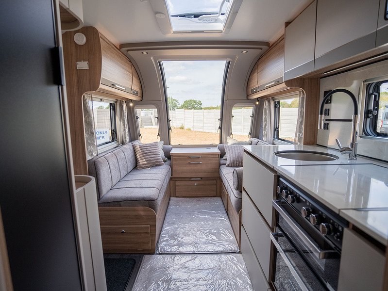 Bailey Unicorn Deluxe Vigo Caravan - N2185