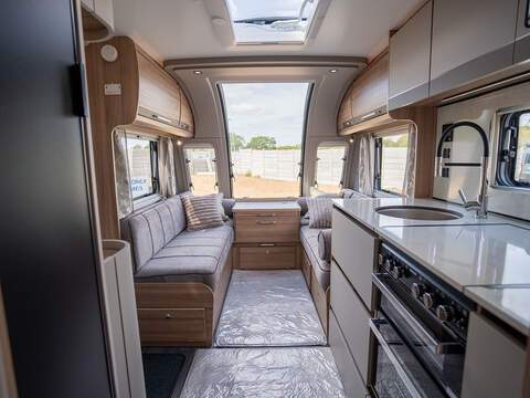 Bailey Unicorn Deluxe Vigo Caravan - N2185