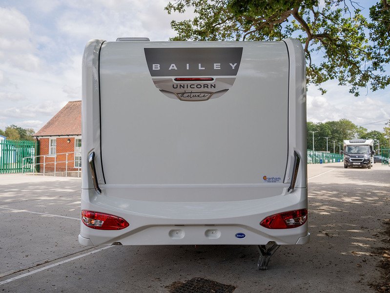 Bailey Unicorn Deluxe Vigo Caravan - N2185