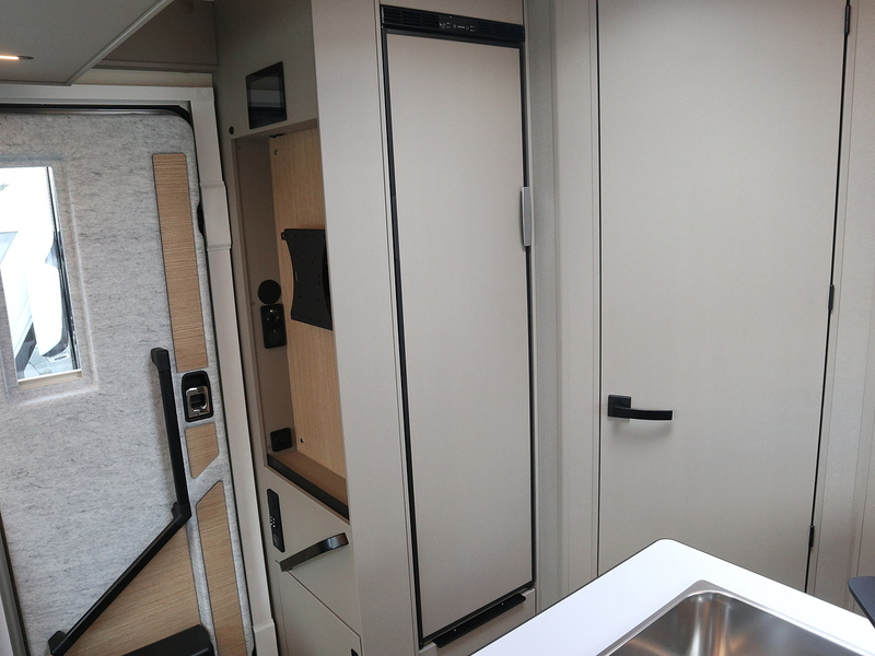 Burstner Campeo TD IT 590  Motorhome - Large 26