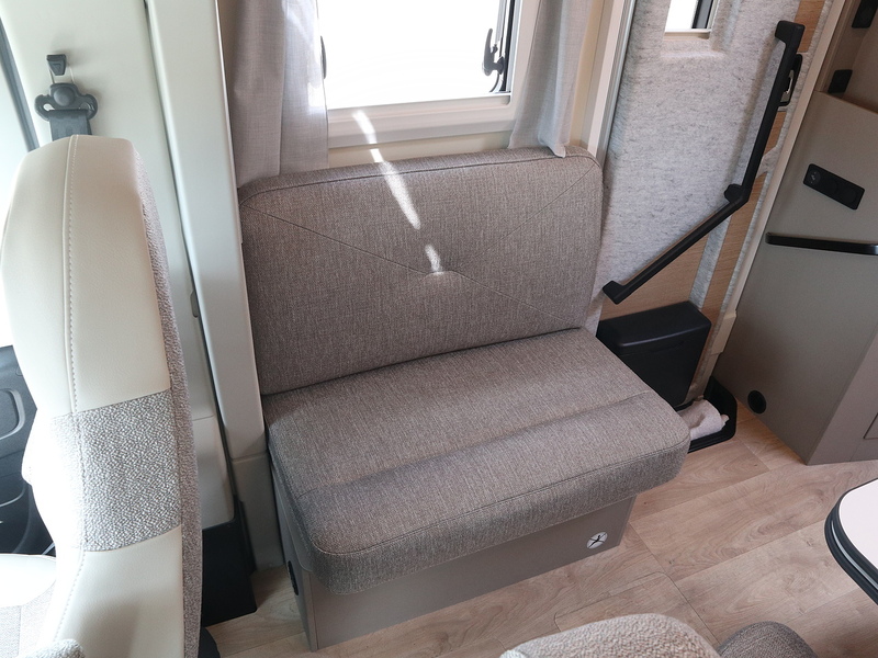 Burstner Campeo TD 676  Motorhome - Large 13