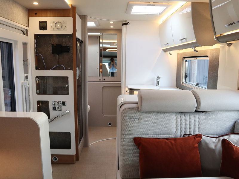 Burstner Lyseo Gallery T689G  Motorhome - Large 16