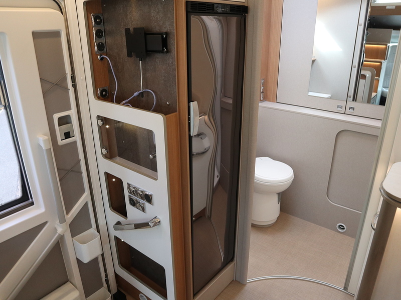 Burstner Lyseo Gallery T689G  Motorhome - Large 31