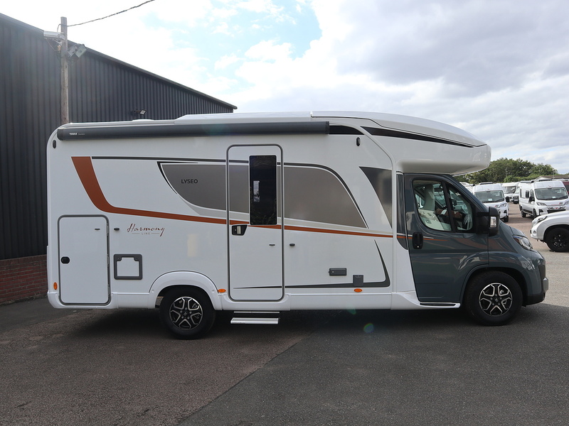 Burstner Lyseo Gallery T689G  Motorhome - Large 6