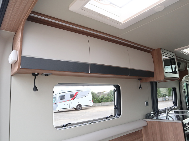 Autotrail V Line 610SE 2026 Campervan - Large 9