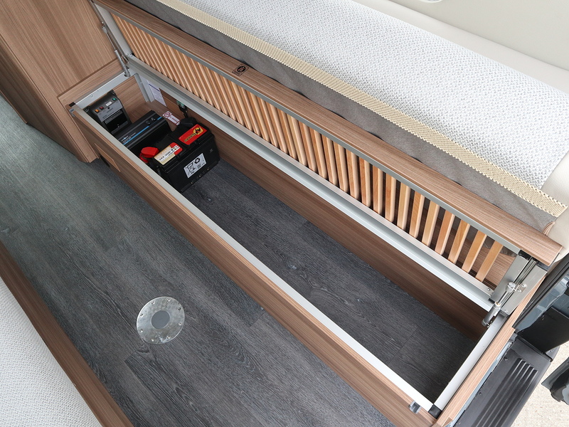 Autotrail V Line 610SE 2026 Campervan - Large 12