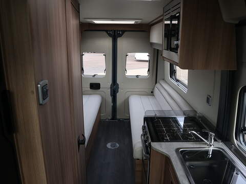 Autotrail V Line 610SE Campervan - N2277