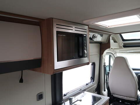 Autotrail V Line 610SE Campervan - N2277