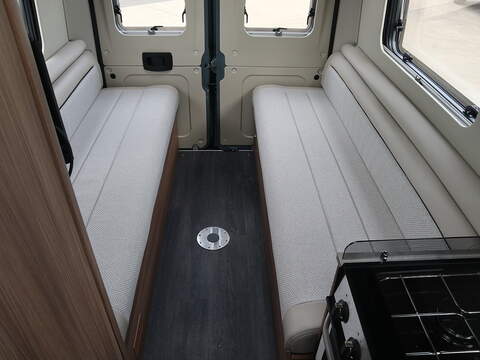 Autotrail V Line 610SE Campervan - N2277