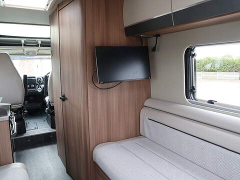 Autotrail V Line 610SE Campervan - N2277