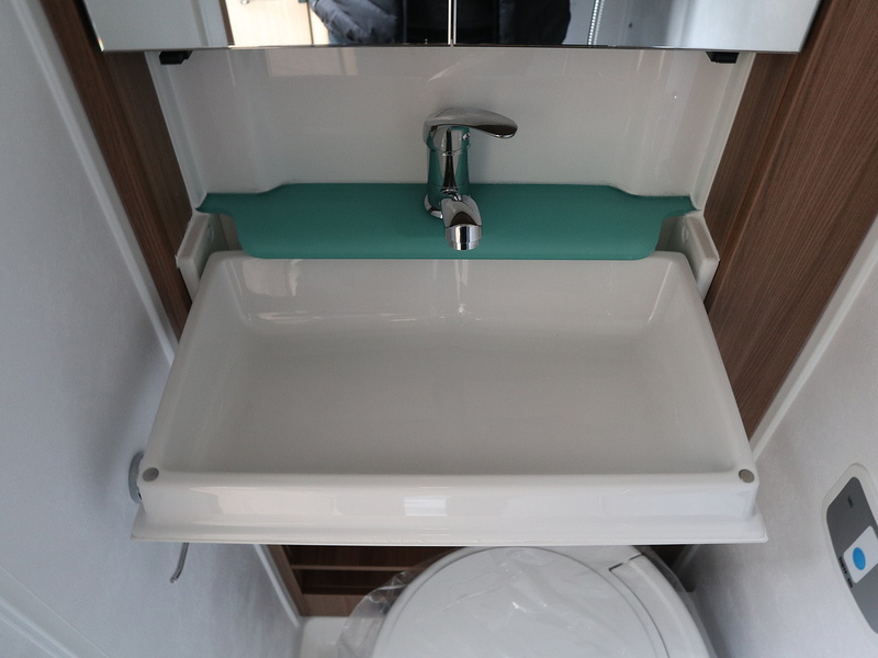 Autotrail V Line 610SE 2026 Campervan - Large 26