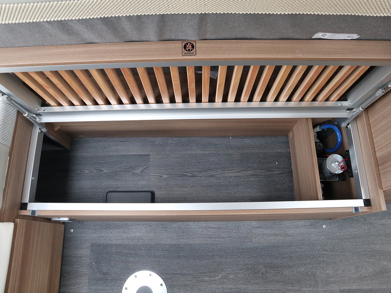 Autotrail V Line 610 Sport 2026 Campervan - Large 17