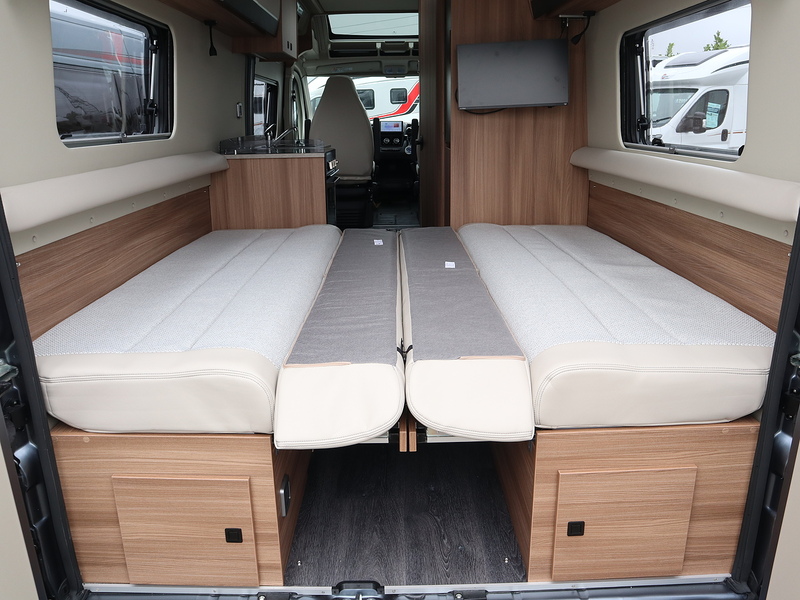 Autotrail V Line 635 SE 2026 Campervan - Large 9