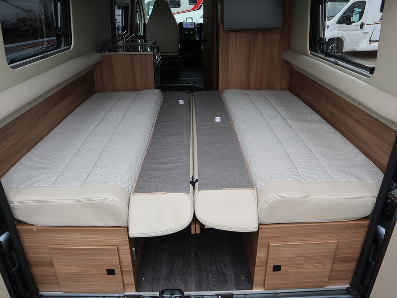 Autotrail V Line 635 SE 2026 Campervan - Large 10