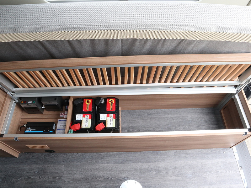 Autotrail V Line 635 SE 2026 Campervan - Large 11