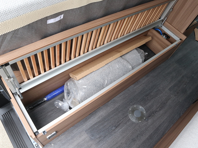 Autotrail V Line 635 SE 2026 Campervan - Large 13