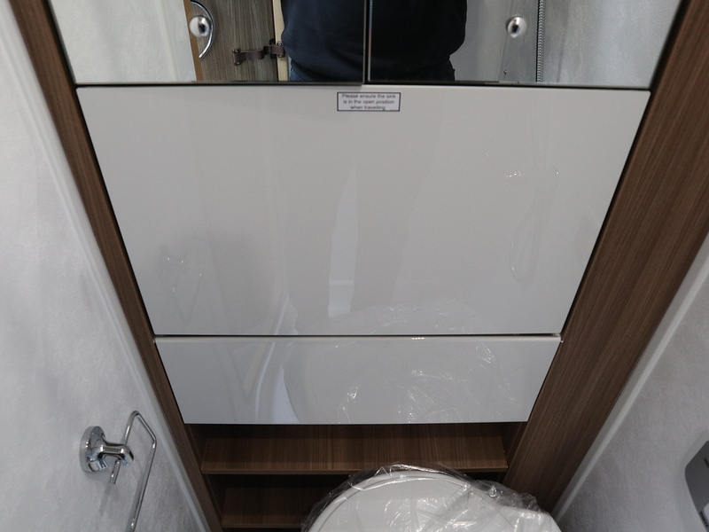 Autotrail V Line 635 SE 2026 Campervan - Large 25