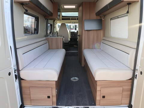Autotrail V Line 610 SE Campervan - N2344