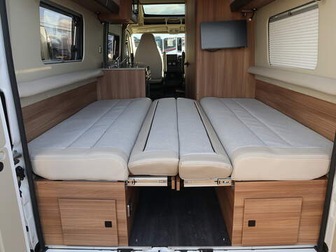 Autotrail V Line 610 SE Campervan - N2344