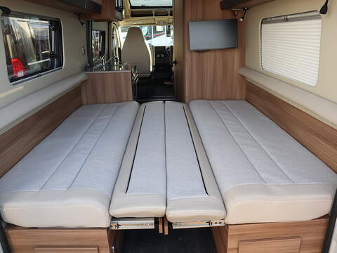 Autotrail V Line 610 SE Campervan - N2344