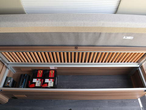Autotrail V Line 610 SE Campervan - N2344
