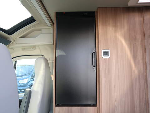 Autotrail V Line 610 SE Campervan - N2344