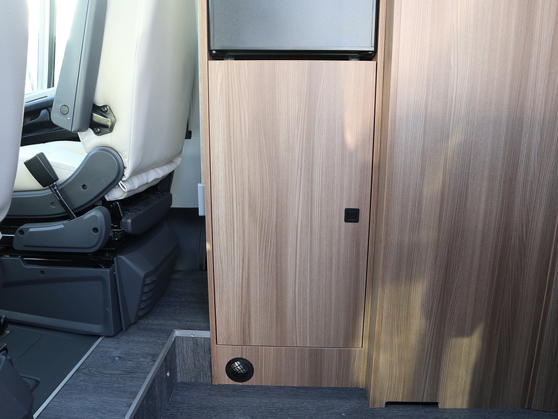 Autotrail V Line 610 SE 2026 Campervan - Large 15