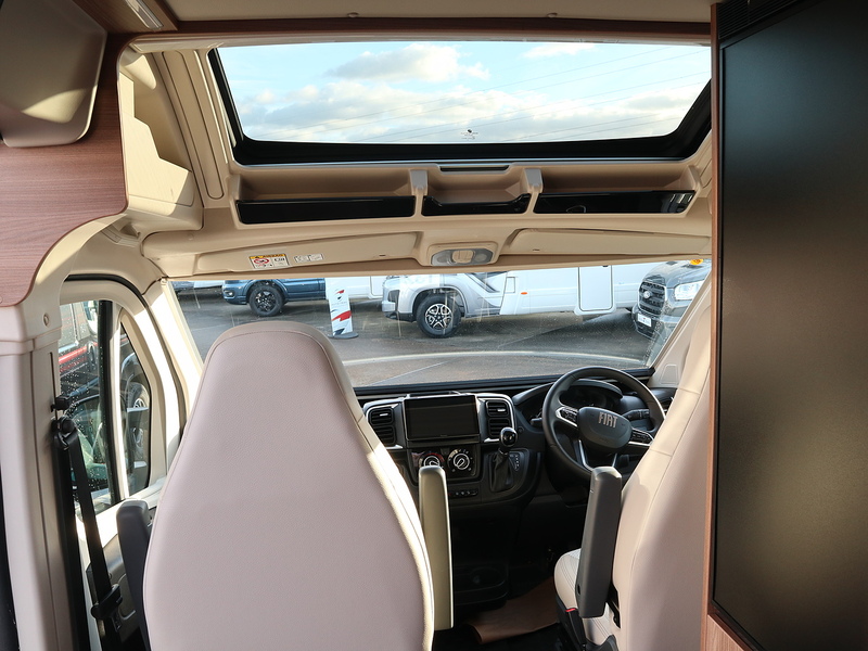 Autotrail V Line 610 SE 2026 Campervan - Large 16