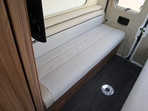Autotrail V Line 610 SE Campervan - N2344