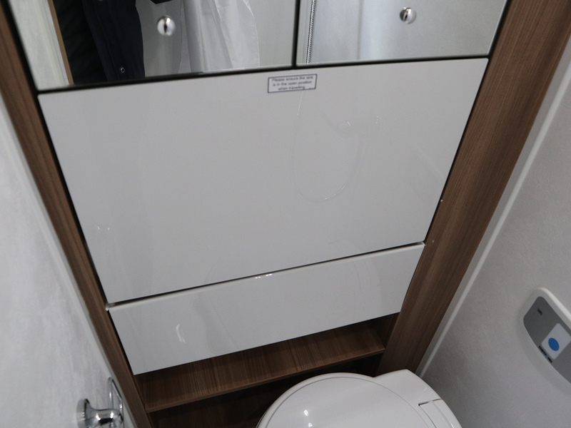 Autotrail V Line 610 SE 2026 Campervan - Large 24