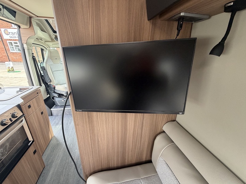 Autotrail V Line 610 SE 2026 Campervan - Large 15