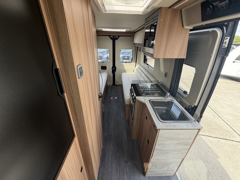 Autotrail V Line 610 SE 2026 Campervan - Large 32