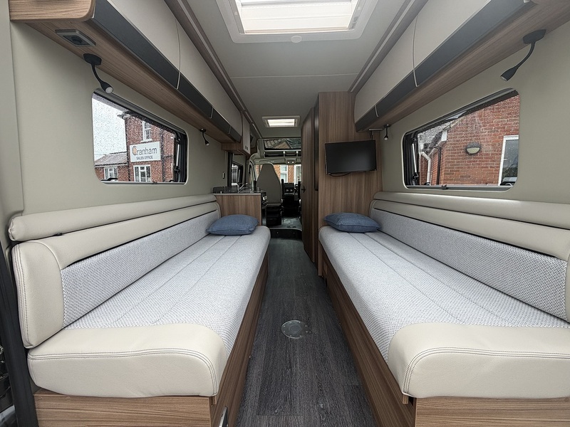 Autotrail V Line 635 SE 2026 Campervan - Large 10