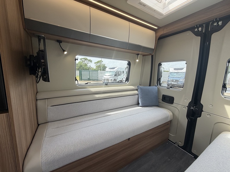 Autotrail V Line 635 SE 2026 Campervan - Large 14