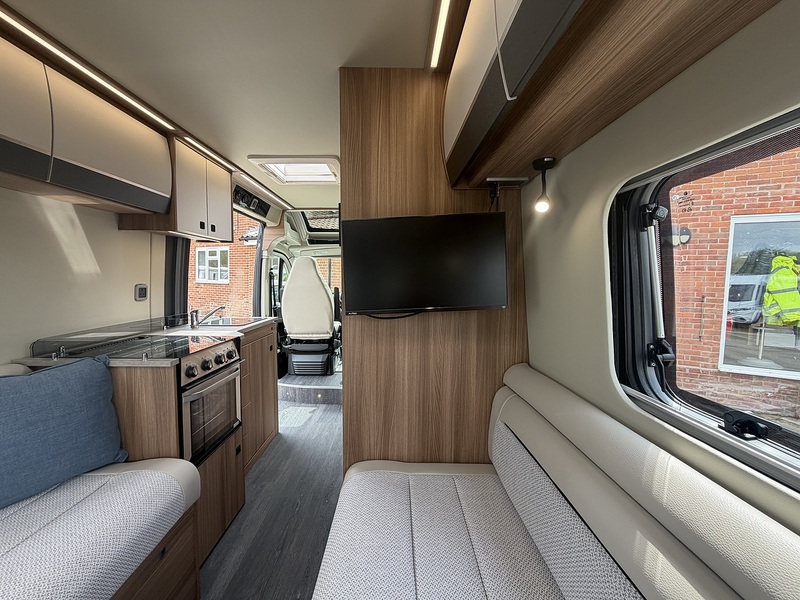 Autotrail V Line 635 SE 2026 Campervan - Large 17